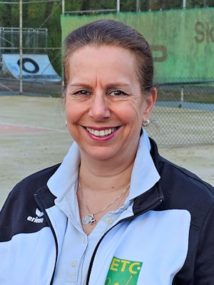 Carola Hauser - 1.Vorstand & Geschäftstelle